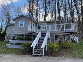 Cozy cottage within walking distance to the beach